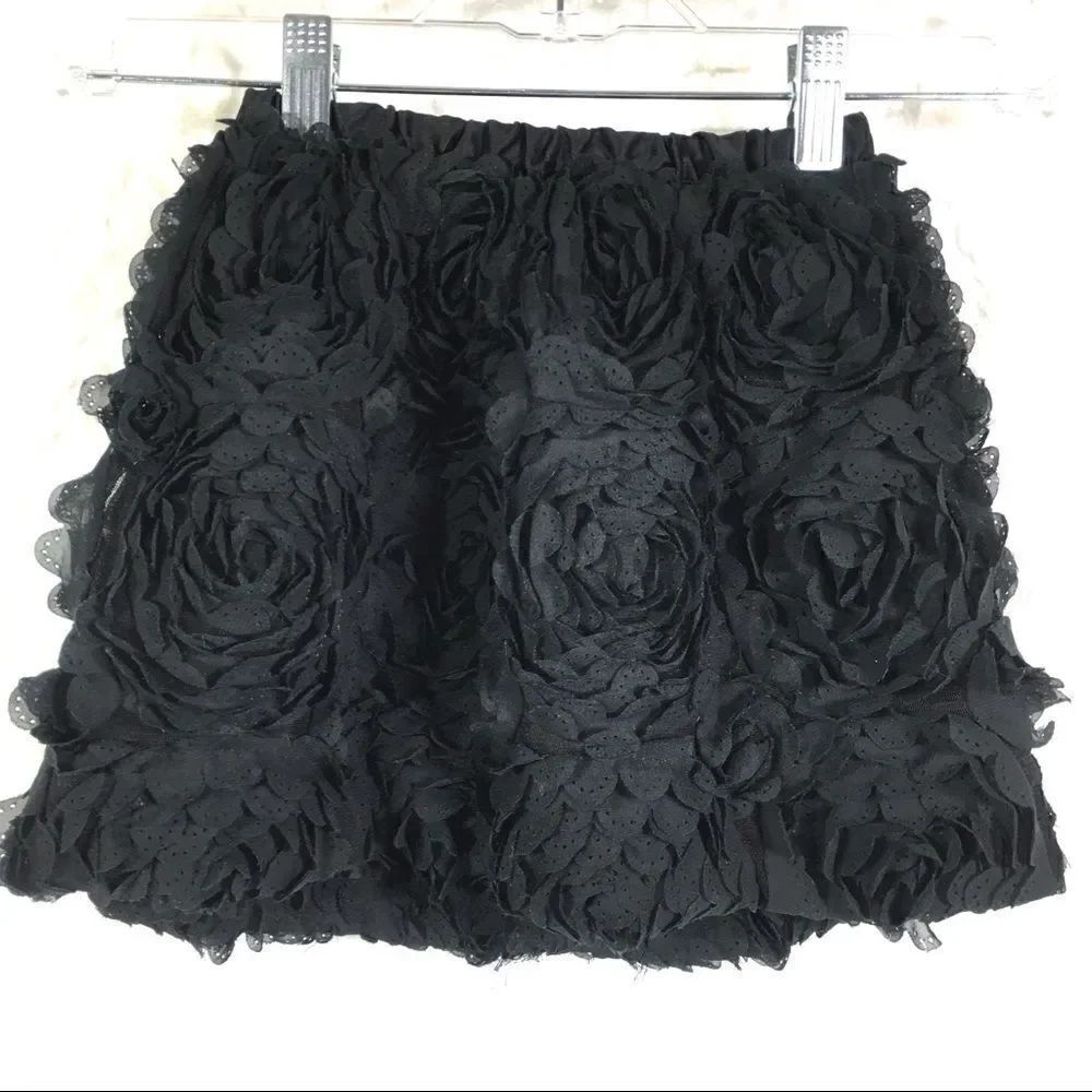 3/$18 Girls flower puff shirt black size 4/5 EUC